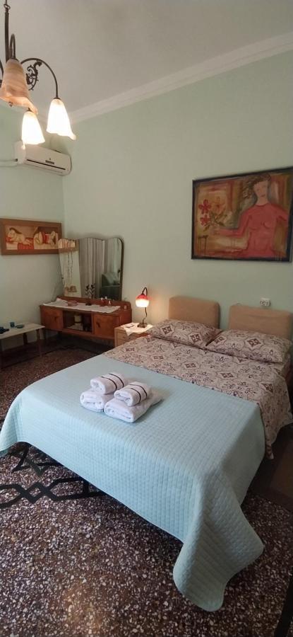 Apartamento Pireas Port Next To Metro Artistic House Exterior foto