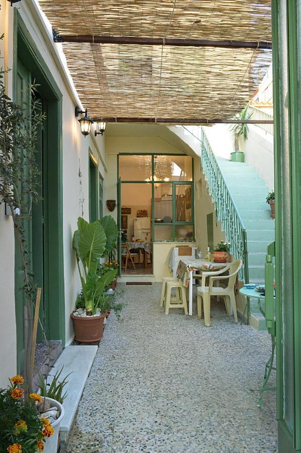 Apartamento Pireas Port Next To Metro Artistic House Exterior foto